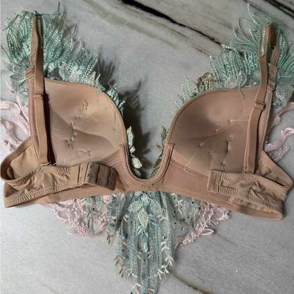 Elegant Sea-Inspired Costume - Picture 7 of 8